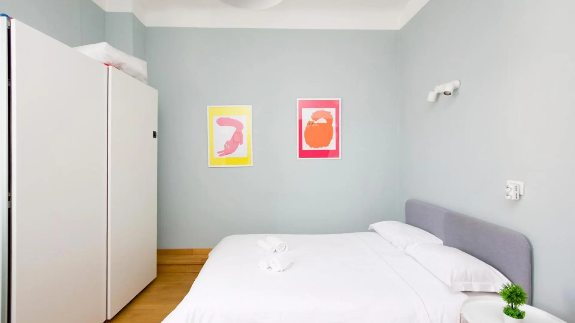 Minimal Design In Milano Apartment